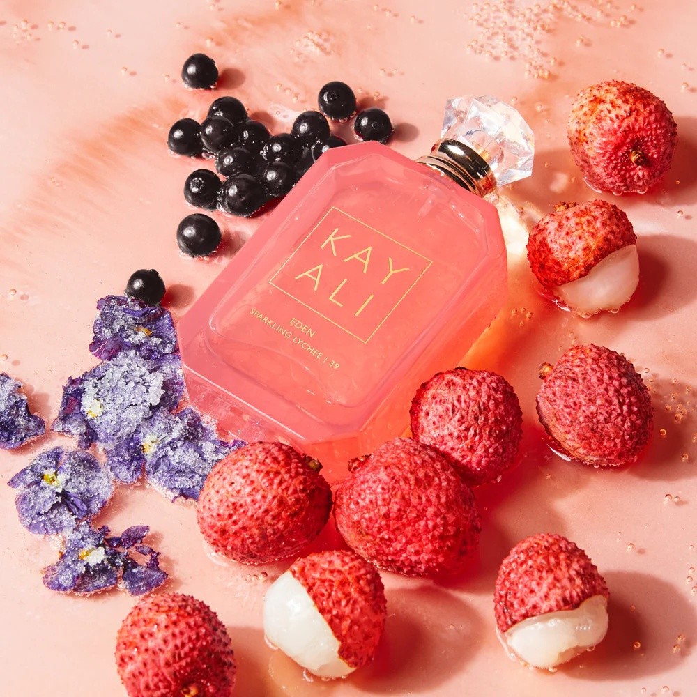 Lassen Sie sich verführen! Eden Sparkling Lychee | 39 Eau de Parfum ist ein strahlend fröhlicher, fruchtig-blumiger Duft mit einer_voghion.com