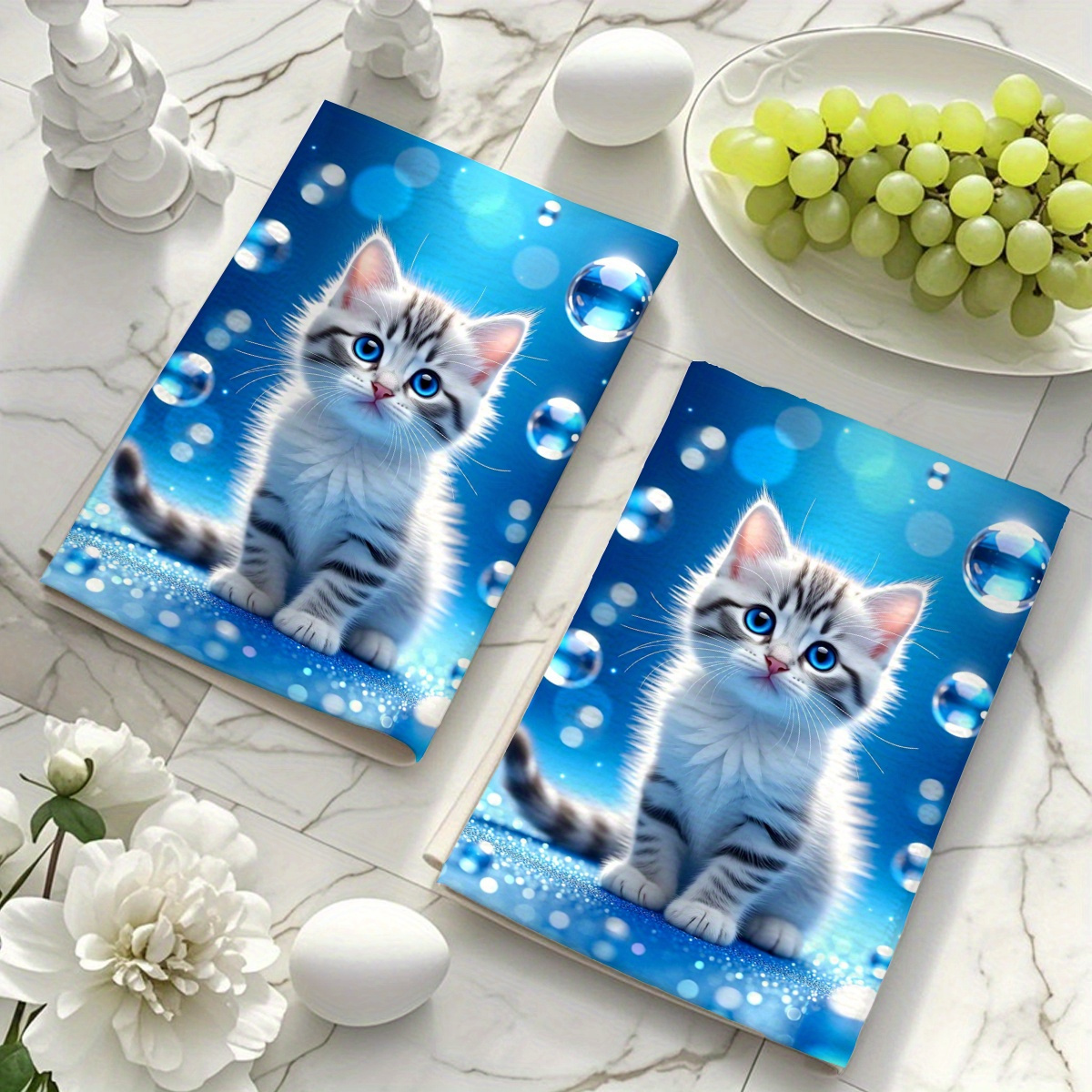 Serviette de plage rectangulaire 40 x 60 cm, motif chat dessin animé imprimé sur une seule face, 2D. Vendue à l'unité ou par lot de 2. Douce, confortable, résistante et inodore. Idéale pour la salle de bain, la cuisine, la plage et la piscine._voghion.com
