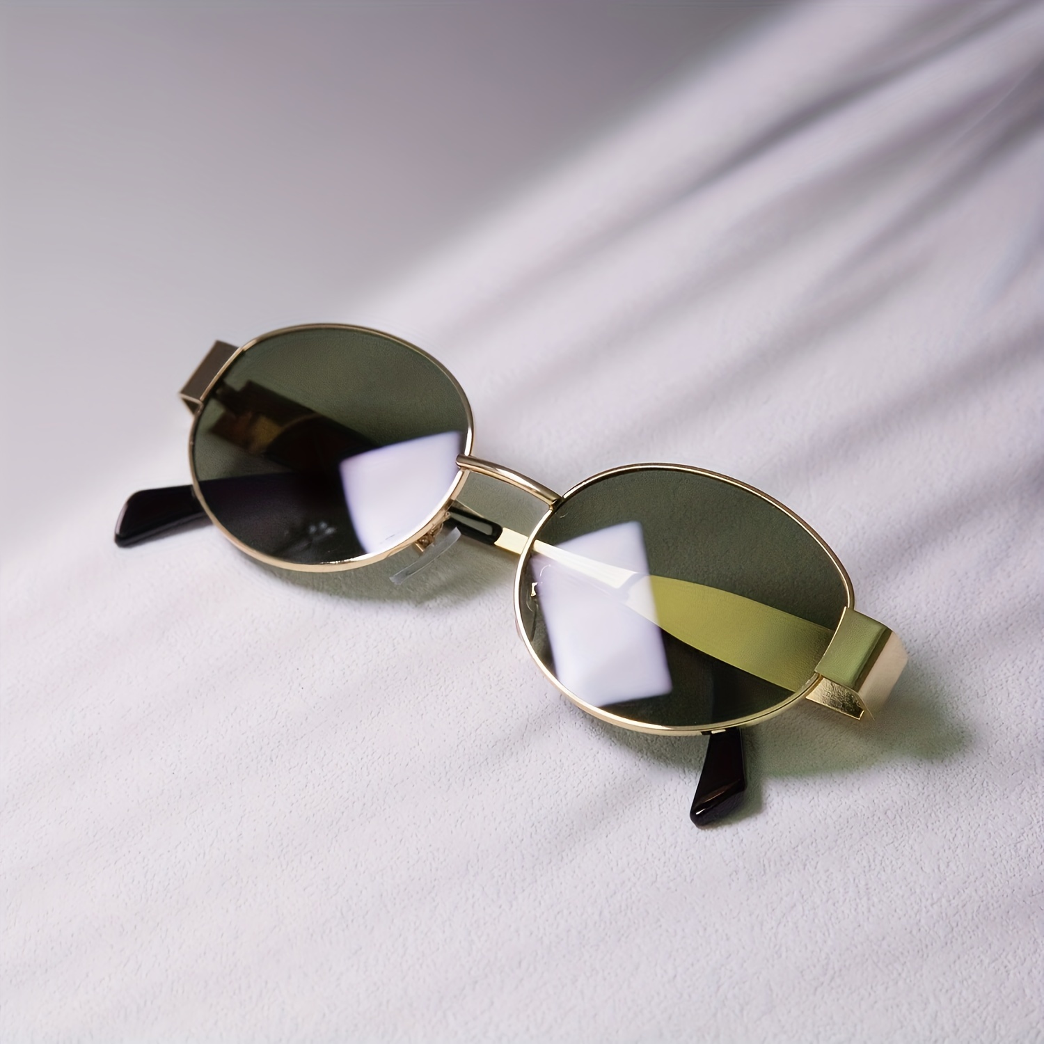 Occhiali da sole unisex vintage in metallo lucido con montatura ovale piccola, stile designer, antiriflesso, lenti in PC, perfetti per l'escursionismo - da donna_voghion.com