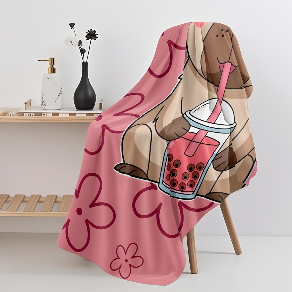 Serviette de plage douce et absorbante (1 pièce) avec un capybara tenant un thé au lait perlé. Idéale pour la natation, le fitness, le yoga, les voyages, le camping et la piscine._voghion.com