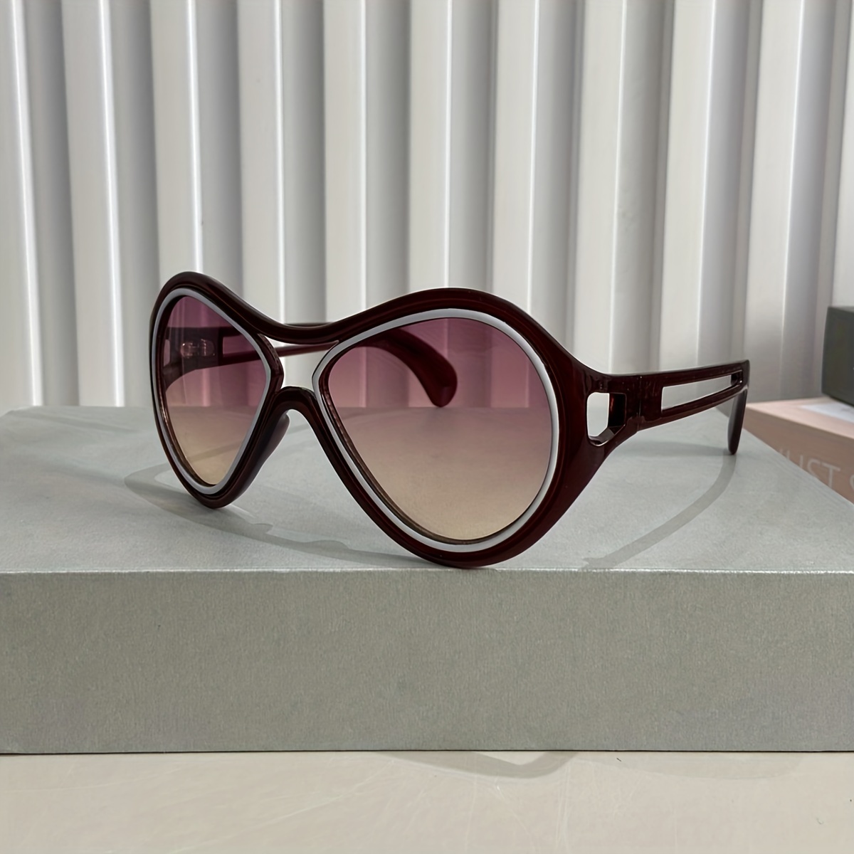 Occhiali da sole classici oversize da donna, grandi occhiali da sole sfumati con montatura in PC per escursioni, spiaggia, feste, eleganti_voghion.com