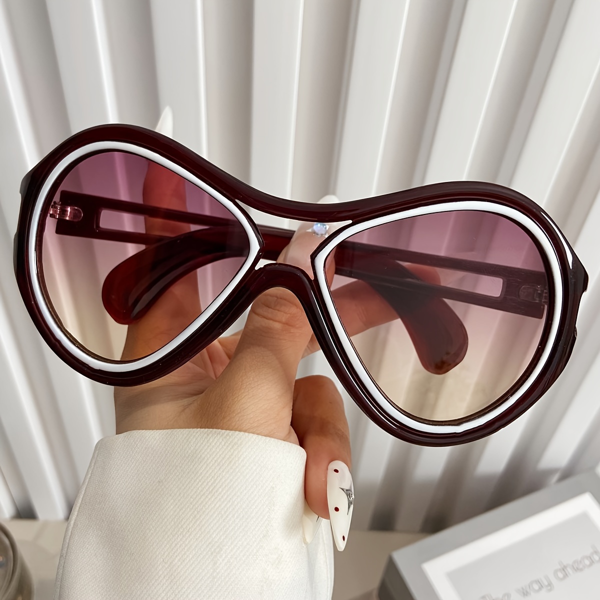 Occhiali da sole classici oversize da donna, grandi occhiali da sole sfumati con montatura in PC per escursioni, spiaggia, feste, eleganti_voghion.com